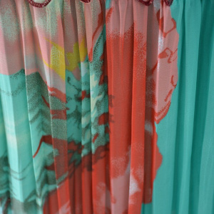 Rochie vaporoasa masura mare, nuanta turcoaz, design creponat