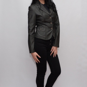 Sacou de culoare gri, cu cusaturi colorate de design, model casual