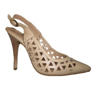Sanda bej, model casual, varf inchis cu forma ascutita, toc cui
