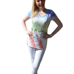 Tricou de culoare alba, cu imprimeu multicolor in fata, casual