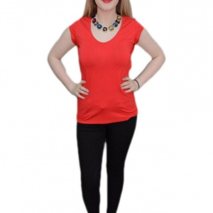 Tricou de vara, nuanta de rosu, decolteu usor in V