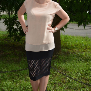 Bluza casual din voal fin de nuanta piersica, aplicat in strat dublu
