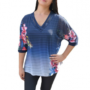 Bluza lejera cu maneca trei-sfert, design floral pe fond bleumarin
