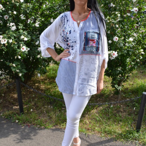 Bluza oversize cu buzunar din blugi si dungi fine, alb-bleumarin