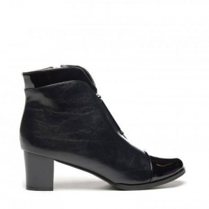 Botina scurta, model casual, de culoare bleumarin, cu toc mediu