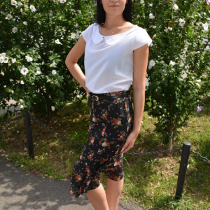 Fusta lejera, midi, nuanta de negru, cu imprimeu floral multicolor