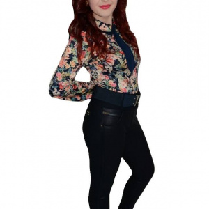 Pantalon la moda, de culoare bleumarin, curea lata si chic