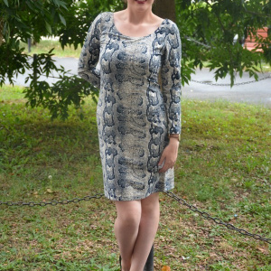 Rochie casual , de culoare bleumarin- bej animal print