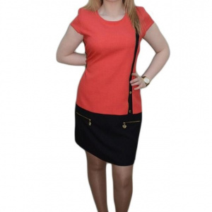 Rochie corai cu negru, cu decolteu mic, rotund, masura mare