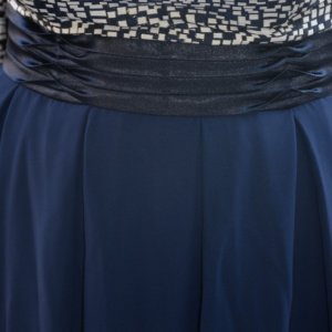 Rochie de ocazie, bleumarin-alb cu fir auriu si voal