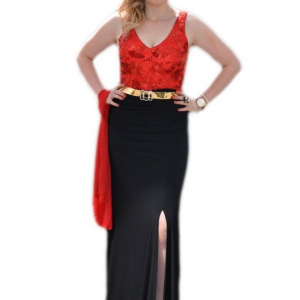 Rochie de ocazie lunga, de culoare rosie, cu broderie abstracta