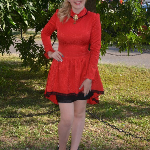 Rochie de ocazie, rosie cu inserti de dantela neagra
