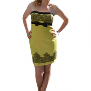 Rochie de seara scurta, pe verde deschis, frumos cambrata pe corp