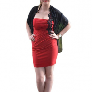 Rochie de seara scurta, rosie, cu insertii din dantela si broderie neagra