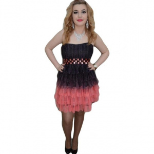 Rochie deosebita, nuanta de corai, voal rafinat, pietre fine