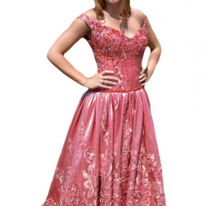 Rochie fashion de seara, nuanta de roz cu margele aplicate