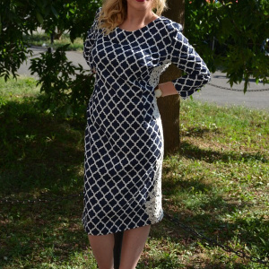 Rochie feminina, bleumarin-alb si inserti de dantela
