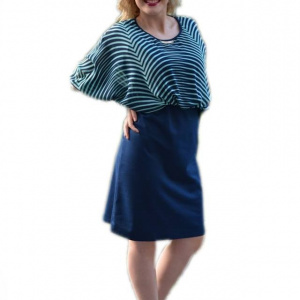 Rochie moderna, cu fusta mulata, iar partea de sus vaporoasa