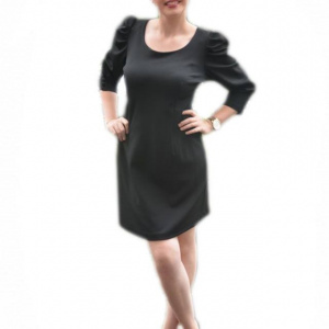 Rochie moderna, de culoare neagra, cu nasturi decorativi
