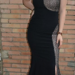 Rochie trendy de seara, model lung crapat pe picior, nuanta neagra