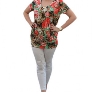 Tricou cu model de trandafiri rosii pe fond maro cu negru