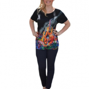 Tricou deosebit cu imprimeu colorat pe fond negru aplicat in fata