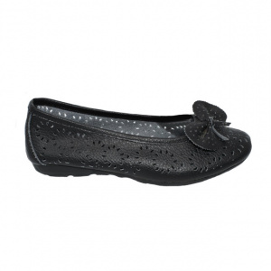 Balerin negru cu perforatii in forme florale si funda in fata