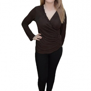 Bluza casual, de nuanta maro, cu maneca lunga si decolteu in V
