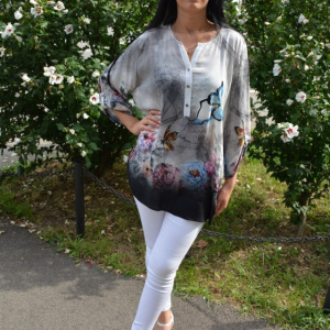 Bluza moderna, tinereasca, gri cu model de fluturi colorate