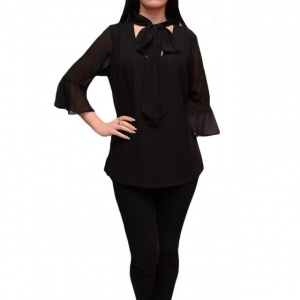 Bluza simpla, neagra, cu croi lejer si maneca trei-sferturi, largi