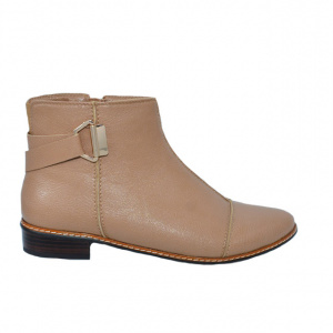Botina moderna cu varf usor alungit, neagra, cu design de cusaturi