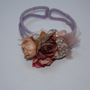 Bratara rafinata, nuanta de mov, floare fashion atasata