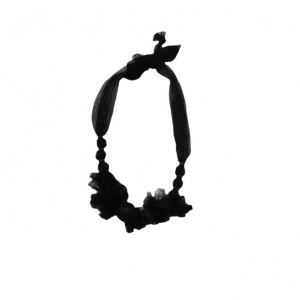 Colier chic cu cristale si perle albe si modern cu aspect metalic , negru,maro