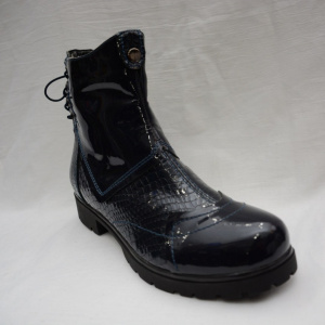 Gheata moderna, de culoare bleumarin cu talpa neagra, groasa
