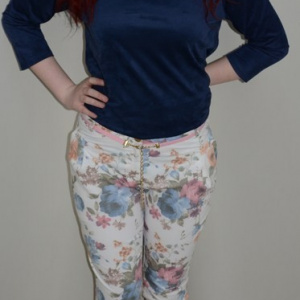 Pantalon la moda, nuanta de alb si imprimeu floral