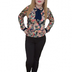 Pantalon lung , de culoare maro, cu un design clasic