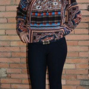 Pantalon modern cu croiala cambrata pe picior, nuanta bleumarin