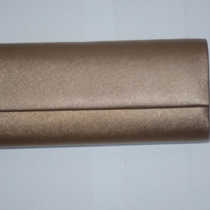 Poseta eleganta, de culoare aurie, cu design rafinat imprimat