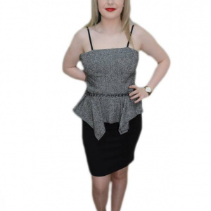 Rochie de ocazie, de nuanta negru-gri, cu peplum in talie