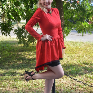 Rochie de ocazie, rosie cu inserti de dantela neagra