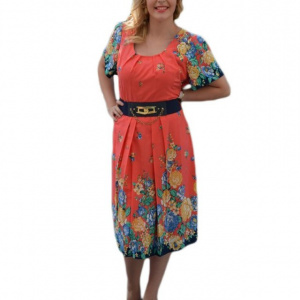 Rochie de primavara-vara, cu un imprimeu floral pe diferite fundaluri