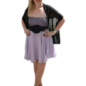Rochie de seara scurta, eleganta, pe mov si detalii contrastante