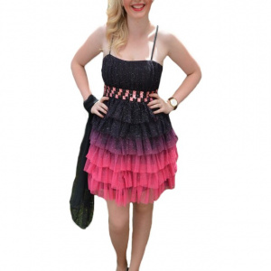 Rochie de seara scurta, neagra cu roz, model mini cu insertii de strasuri