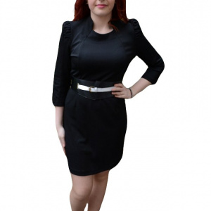 Rochie de zi scurta, de culoare neagra, prevazuta cu decolteu mic