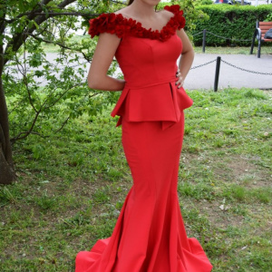 Rochie deosebita de seara, rosie, tip sirena cu peplum in talie