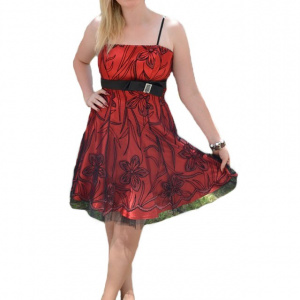 Rochie eleganta de seara, de culoare rosie cu broderie florala neagra