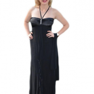 Rochie eleganta lunga, model simplu, cu o mica trena, pe negru