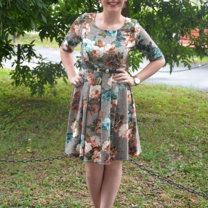 Rochie feminina, gri cu flori de camp
