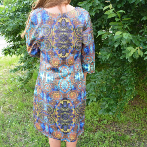 Rochie rafinata, de culoare albastru-bleumarin cu imprimeu