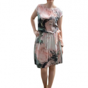 Rochie tinereasca cu imprimeu rafinat, model scurt cu croi lejer